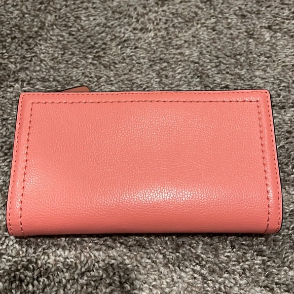 Kate Spade Wallet. - Picture 5 of 5